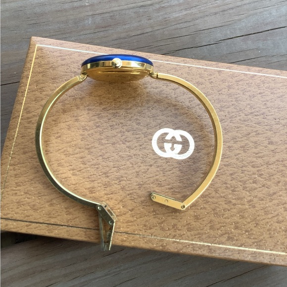 Ladies Gucci watch with interchangeable bezels🌸🌼 - Picture 6 of 14